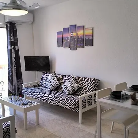 -65 Percent Off - Center Apartment *